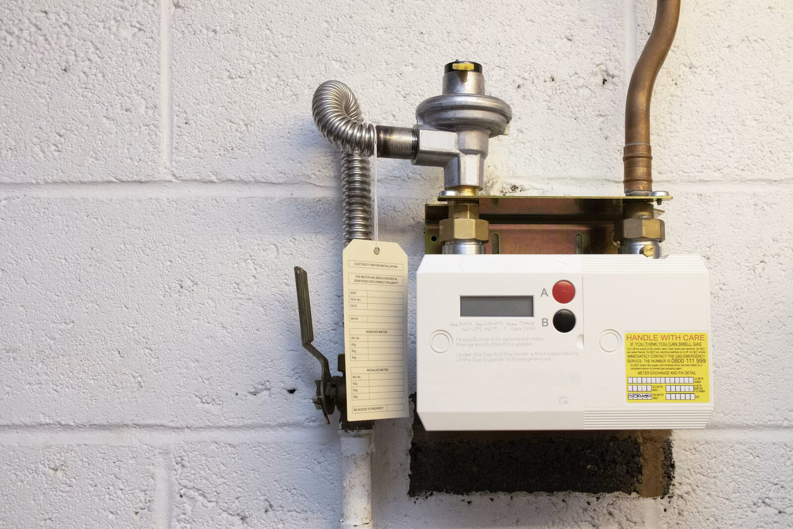 Інженер Gas Safe перевіряє котел