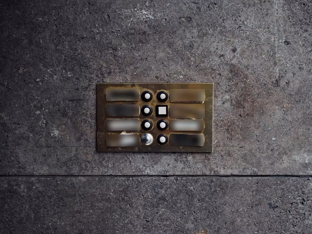 Doorbell panel for several self-contained flats in one building