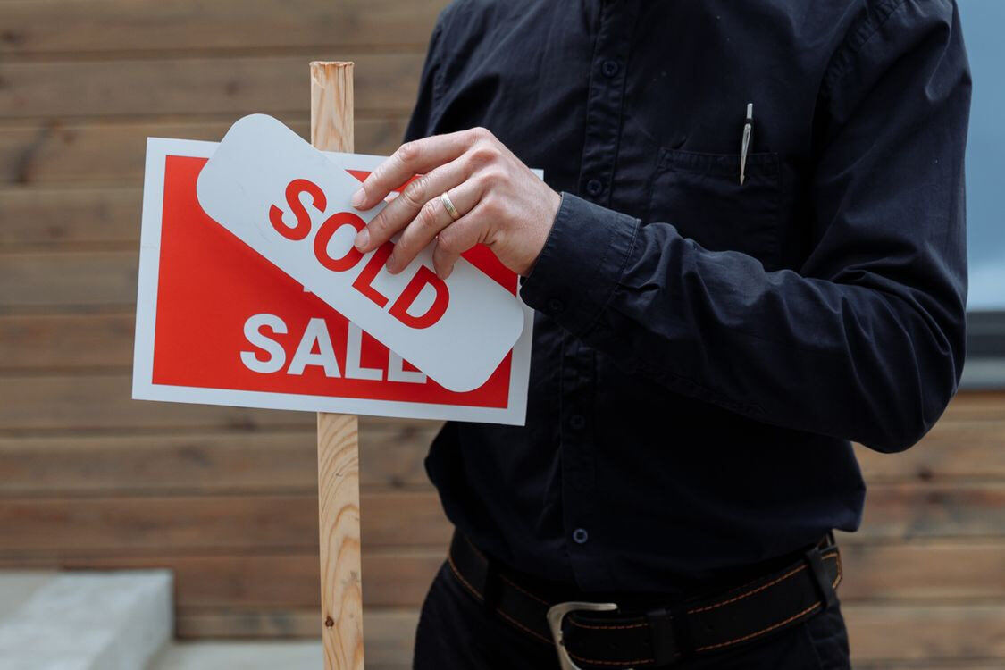 The Legal Process of Buying a Property in the UK: A Step-by-Step Conveyancing Guide
